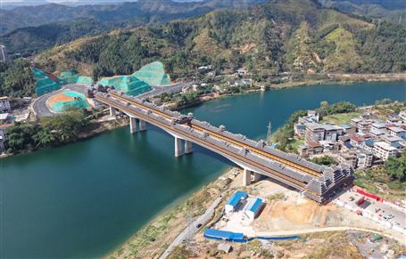 【媒體關注】冶建承建的最美最長侗鄉(xiāng)風雨橋獲人民日報、新華社等主流媒體報道