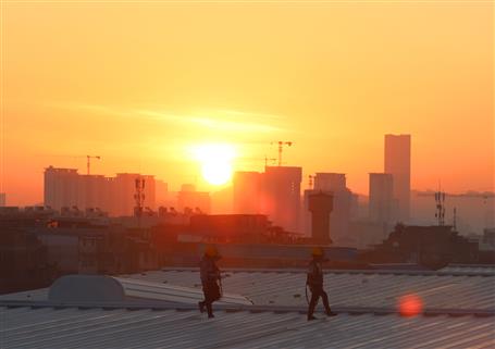 【媒體關(guān)注】新華網(wǎng)、人民網(wǎng)等媒體報道冶建公司戰(zhàn)高溫搶進度