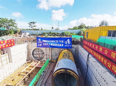 冶建第三分公司?？谑许椖恐?5噸超徑頂管機精準定位